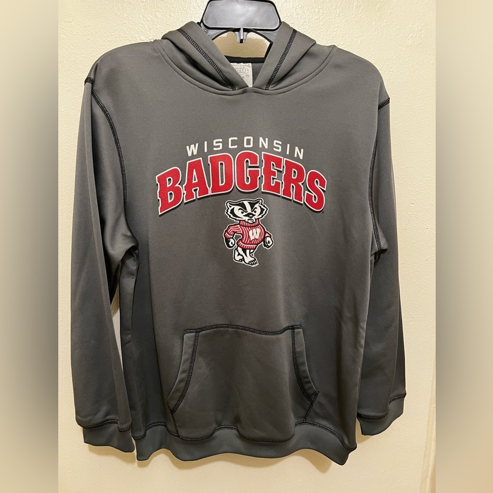 Wisconsin Badgers hooded pullover- Youth XL